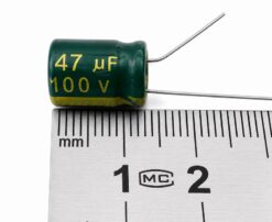 Конденсатор 44мкФ 100В электролитический, радиальный (44uF 100V)